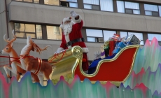 Santa Floats Through Lomita, Rancho Palos Verdes and Rolling Hills Estates